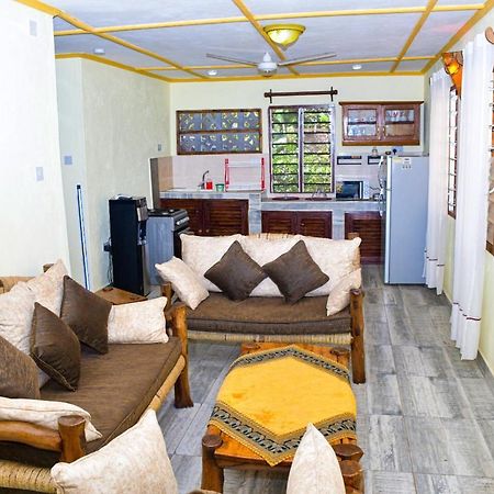 Apartmenthaus Salama Villen In Diani Diani Beach Esterno foto
