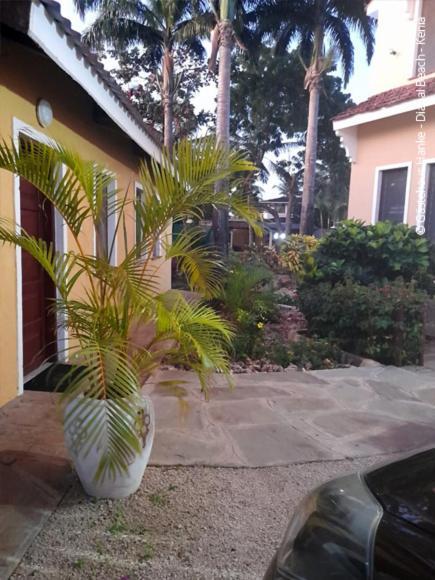 Apartmenthaus Salama Villen In Diani Diani Beach Esterno foto