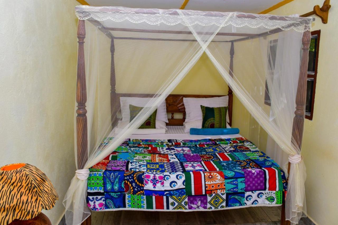 Apartmenthaus Salama Villen In Diani Diani Beach Esterno foto
